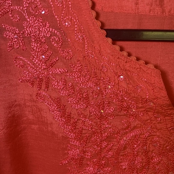 Embroidered with sequin accents made in India tunic top - Picture 2 of 8